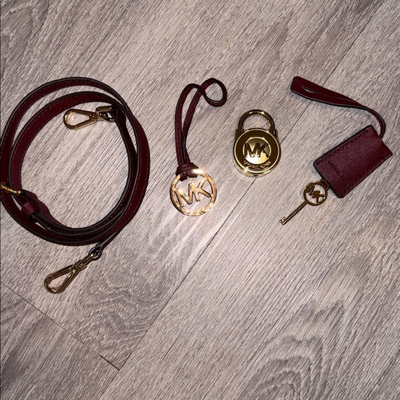 New- Michael Kors Burgundy Medium Bag - Picture 8 of 8